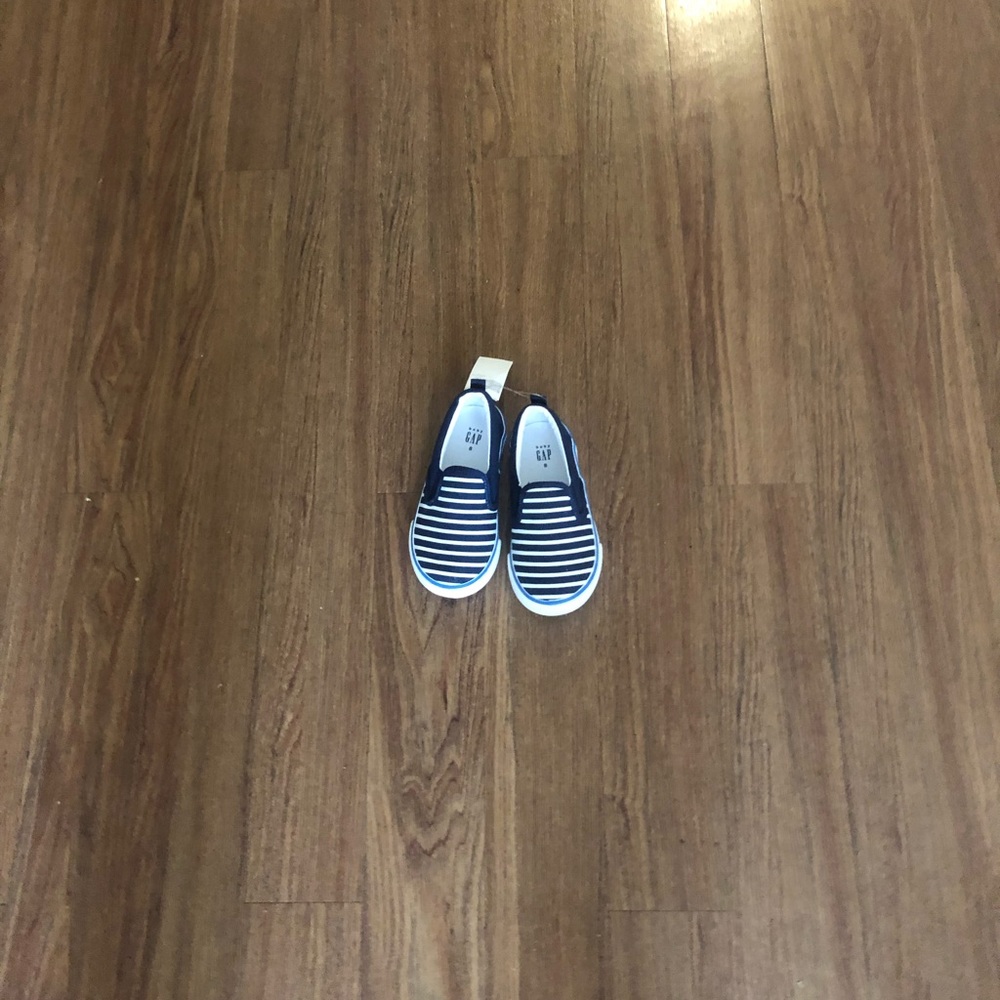 Gap canavas boy toddler sneakers